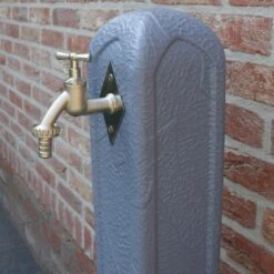Waterzuil Met Kraan En Aansluiting - Grijs -Tuin Outfitters Winkel tuinpaal met waterkraan 1498043234 1 600